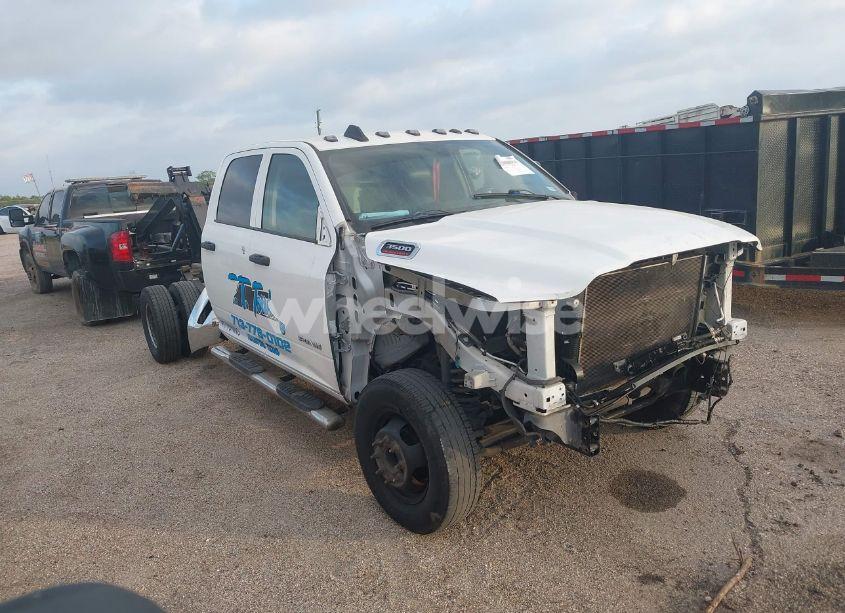 Photo 13 of 2019 Ram 3500 CHASSIS TRADESMAN/SLT/LARAMIE/LIMITED (VIN 3C7WRSCL0KG665208)