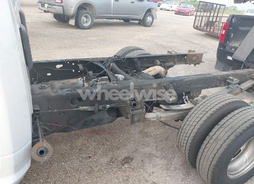 Photo 6 of 2019 Ram 3500 CHASSIS TRADESMAN/SLT/LARAMIE/LIMITED (VIN 3C7WRSCL0KG665208)