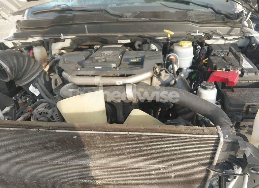 Photo 9 of 2019 Ram 3500 CHASSIS TRADESMAN/SLT/LARAMIE/LIMITED (VIN 3C7WRSCL0KG665208)