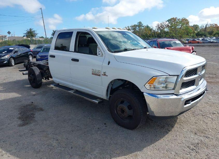 2018 Ram 3500 CHASSIS TRADESMAN/SLT/LARAMIE (VIN 3C7WRSCL4JG165762) main photo