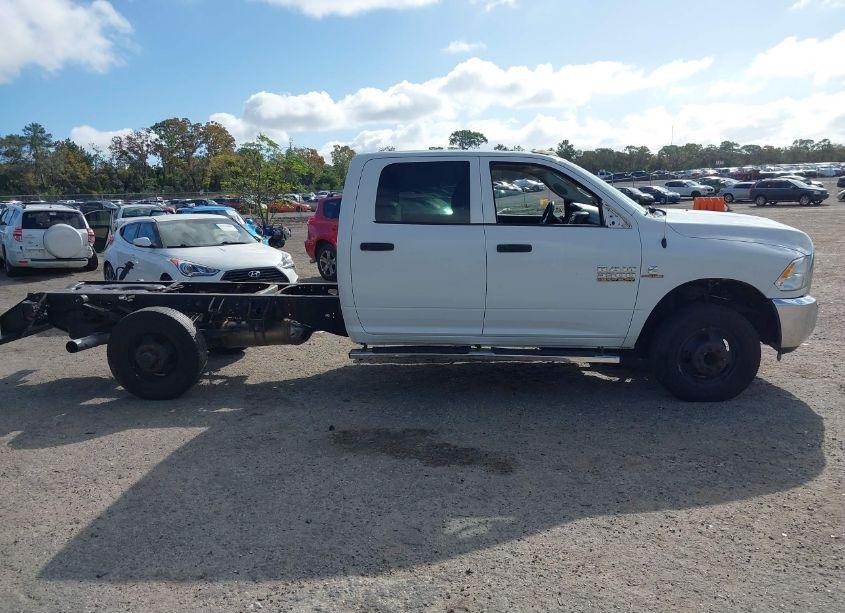 Photo 13 of 2018 Ram 3500 CHASSIS TRADESMAN/SLT/LARAMIE (VIN 3C7WRSCL4JG165762)