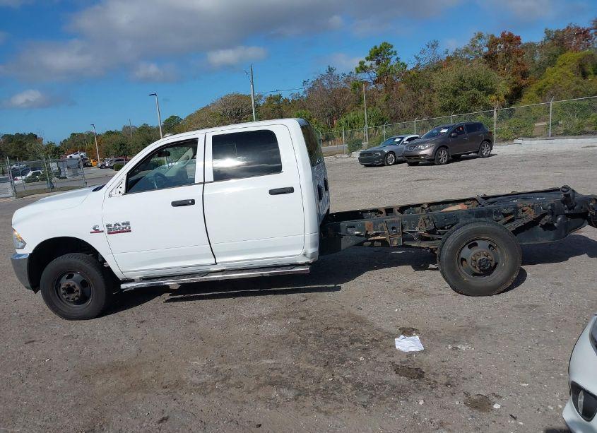 Photo 14 of 2018 Ram 3500 CHASSIS TRADESMAN/SLT/LARAMIE (VIN 3C7WRSCL4JG165762)