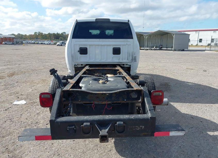 Photo 15 of 2018 Ram 3500 CHASSIS TRADESMAN/SLT/LARAMIE (VIN 3C7WRSCL4JG165762)