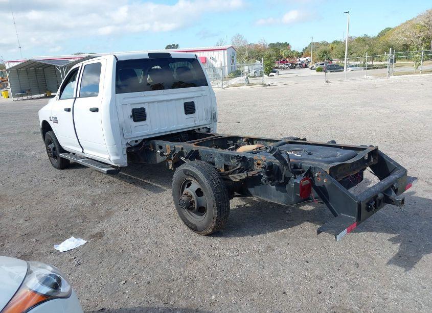 Photo 3 of 2018 Ram 3500 CHASSIS TRADESMAN/SLT/LARAMIE (VIN 3C7WRSCL4JG165762)