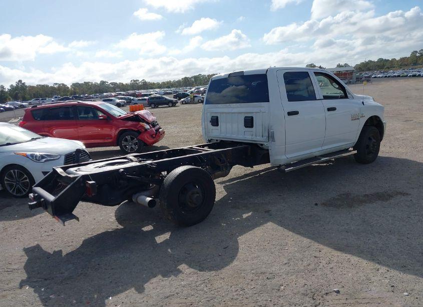 Photo 4 of 2018 Ram 3500 CHASSIS TRADESMAN/SLT/LARAMIE (VIN 3C7WRSCL4JG165762)