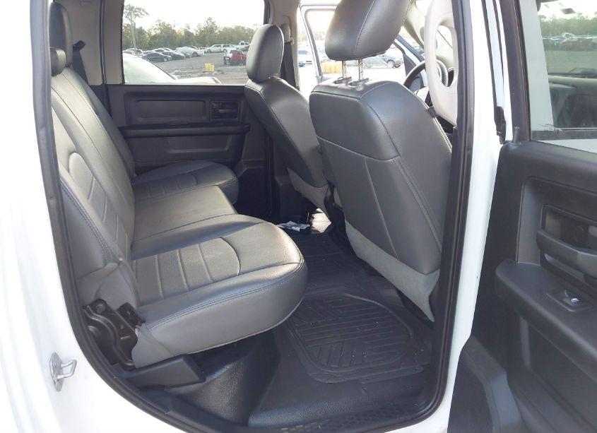 Photo 7 of 2018 Ram 3500 CHASSIS TRADESMAN/SLT/LARAMIE (VIN 3C7WRSCL4JG165762)