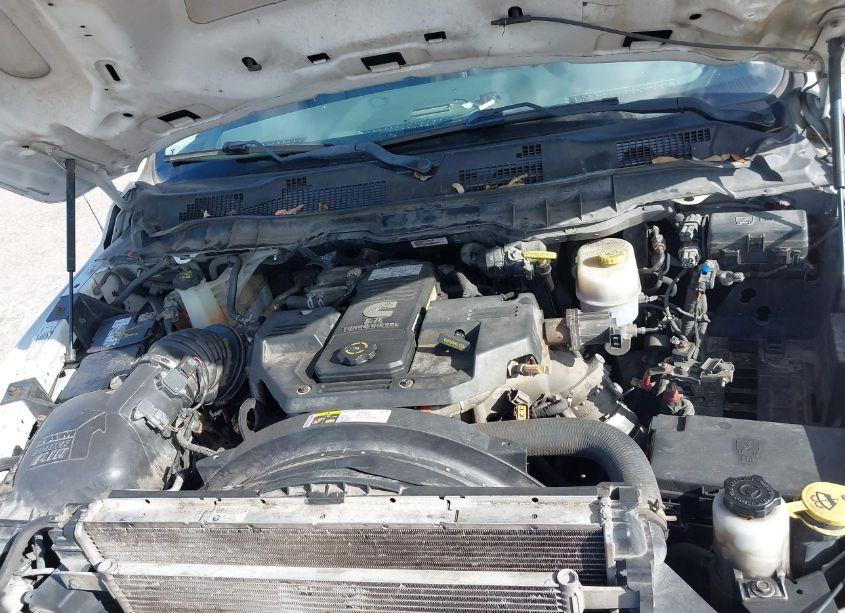 Photo 9 of 2018 Ram 3500 CHASSIS TRADESMAN/SLT/LARAMIE (VIN 3C7WRSCL4JG165762)