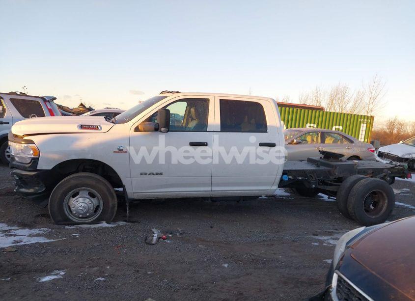 Photo 16 of 2021 Ram 3500 CHASSIS TRADESMAN/SLT/LARAMIE/LIMITED (VIN 3C7WRSCL4MG603832)