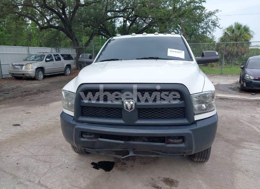Photo 12 of 2018 Ram 3500 CHASSIS TRADESMAN/SLT/LARAMIE (VIN 3C7WRSCLXJG201499)