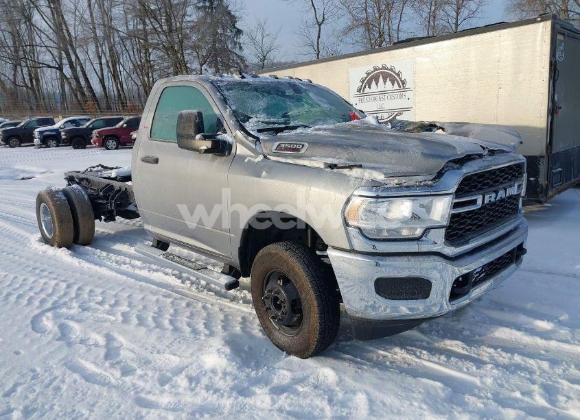 2024 Ram 3500 CHASSIS TRADESMAN/SLT (VIN 3C7WRTBJ2RG220341) main photo