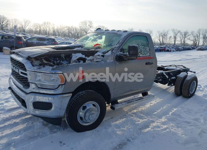 Photo 2 of 2024 Ram 3500 CHASSIS TRADESMAN/SLT (VIN 3C7WRTBJ2RG220341)