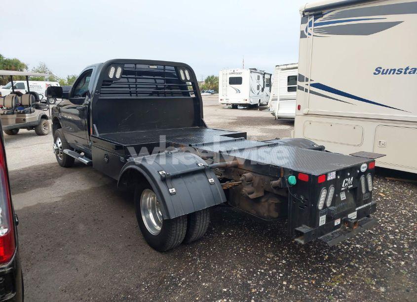 Photo 3 of 2018 Ram 3500 CHASSIS TRADESMAN/SLT (VIN 3C7WRTBL1JG236858)