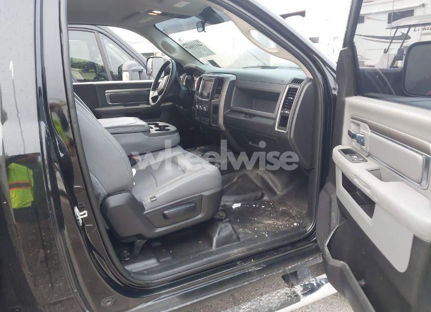 Photo 5 of 2018 Ram 3500 CHASSIS TRADESMAN/SLT (VIN 3C7WRTBL1JG236858)