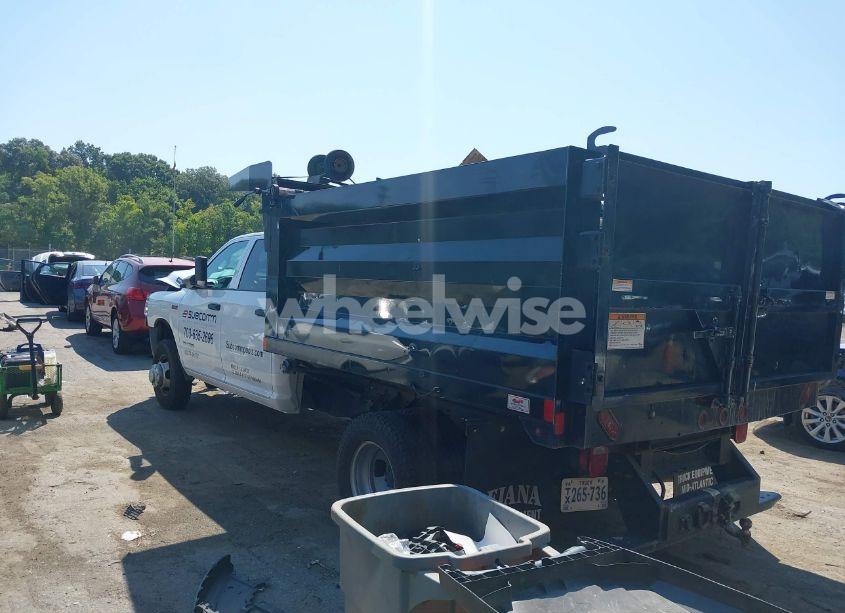 Photo 4 of 2021 Ram 3500 CHASSIS TRADESMAN/SLT/LARAMIE/LIMITED (VIN 3C7WRTCJXMG646205)