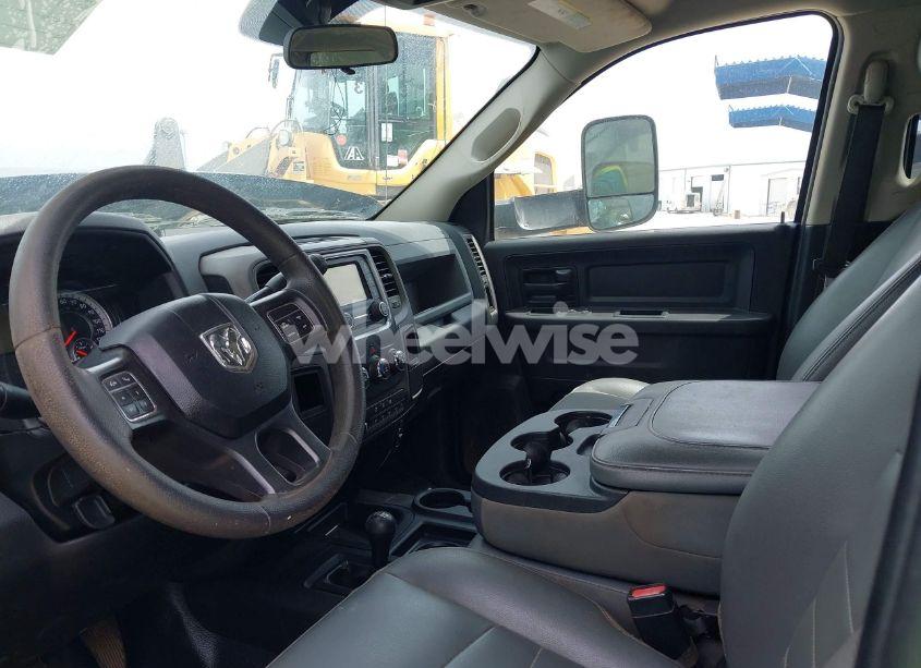 Photo 6 of 2018 Ram 3500 CHASSIS TRADESMAN/SLT/LARAMIE (VIN 3C7WRTCL2JG134242)