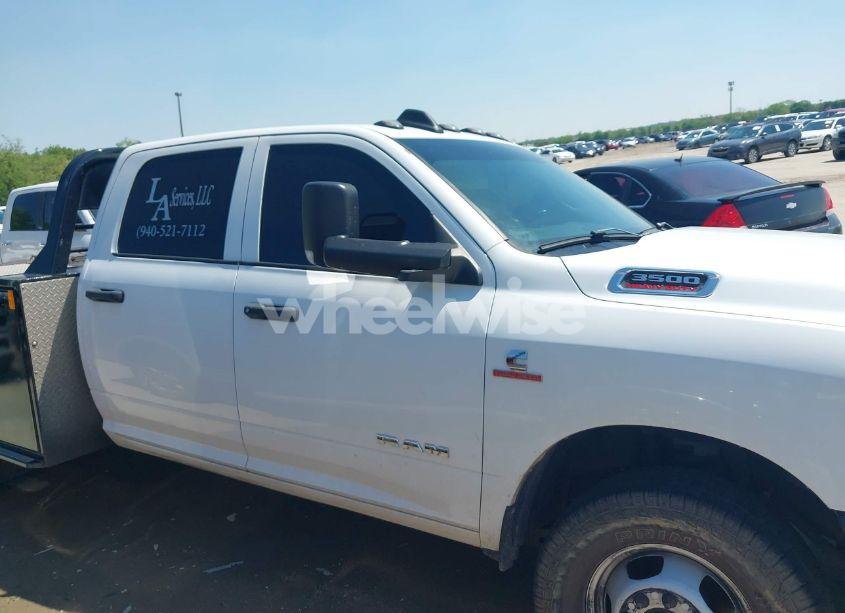 Photo 13 of 2020 Ram 3500 CHASSIS TRADESMAN/SLT/LARAMIE/LIMITED (VIN 3C7WRTCL5LG273526)