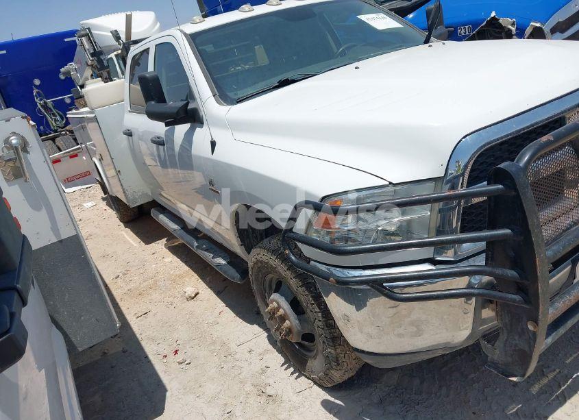 2018 Ram 3500 CHASSIS TRADESMAN/SLT/LARAMIE (VIN 3C7WRTCL6JG269028) main photo