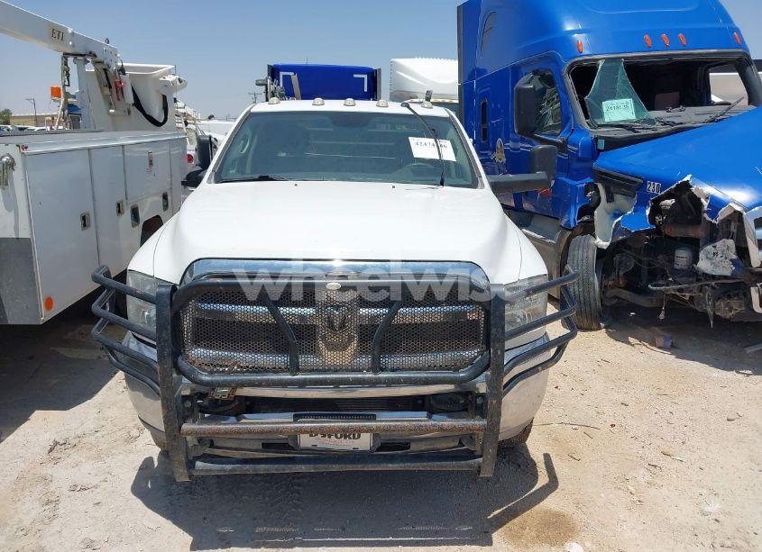 Photo 11 of 2018 Ram 3500 CHASSIS TRADESMAN/SLT/LARAMIE (VIN 3C7WRTCL6JG269028)