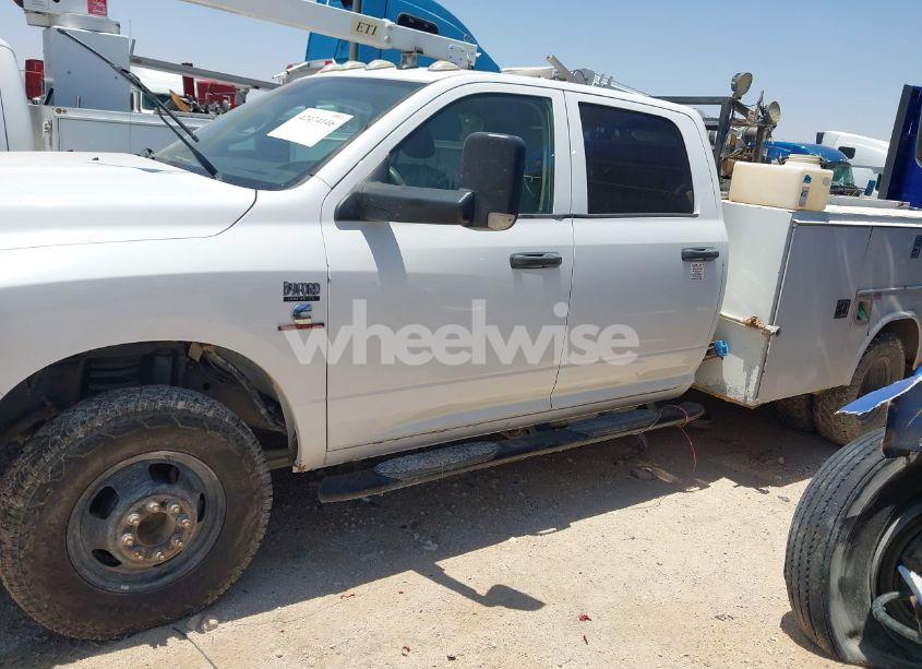 Photo 13 of 2018 Ram 3500 CHASSIS TRADESMAN/SLT/LARAMIE (VIN 3C7WRTCL6JG269028)