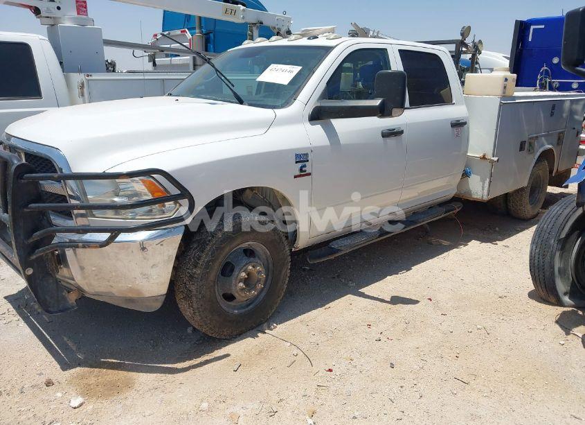 Photo 2 of 2018 Ram 3500 CHASSIS TRADESMAN/SLT/LARAMIE (VIN 3C7WRTCL6JG269028)