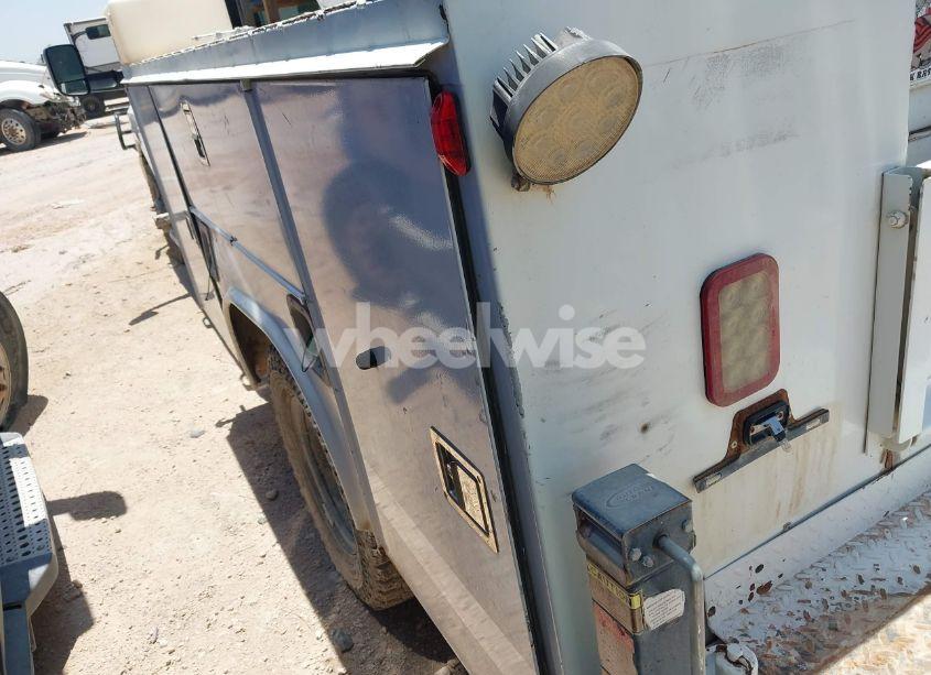 Photo 3 of 2018 Ram 3500 CHASSIS TRADESMAN/SLT/LARAMIE (VIN 3C7WRTCL6JG269028)