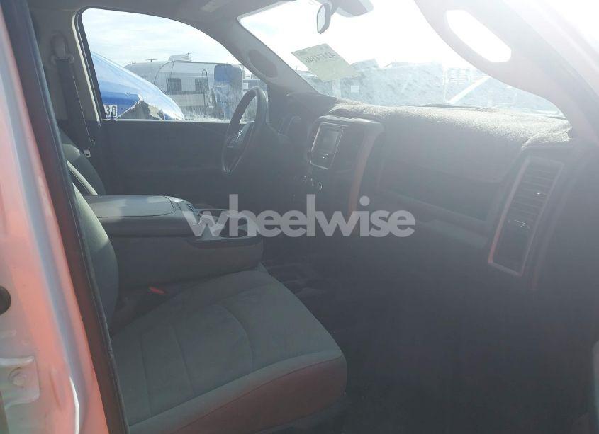 Photo 7 of 2018 Ram 3500 CHASSIS TRADESMAN/SLT/LARAMIE (VIN 3C7WRTCL6JG269028)