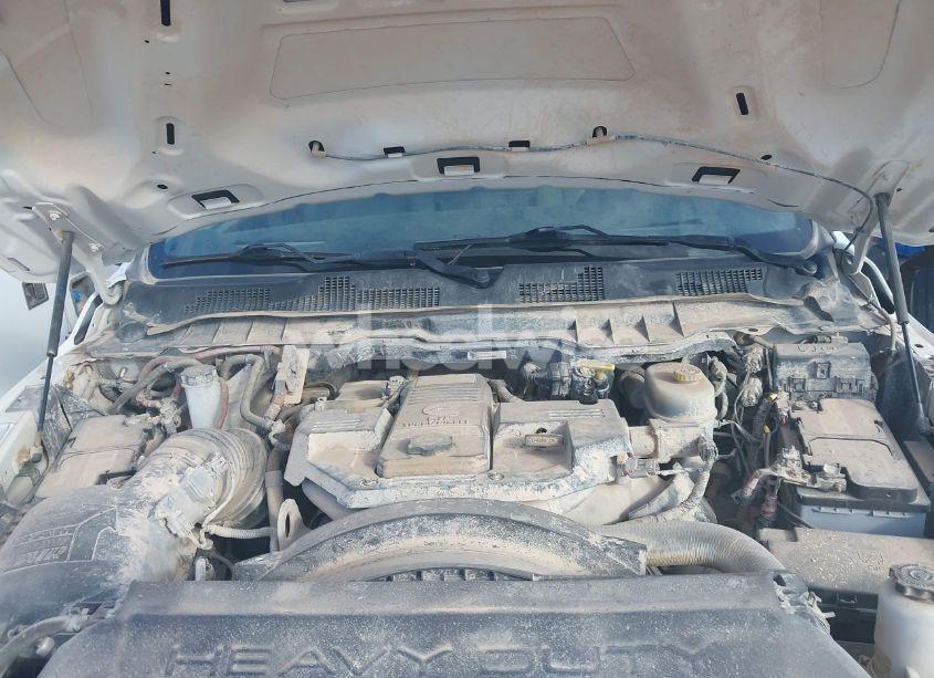 Photo 9 of 2018 Ram 3500 CHASSIS TRADESMAN/SLT/LARAMIE (VIN 3C7WRTCL6JG269028)