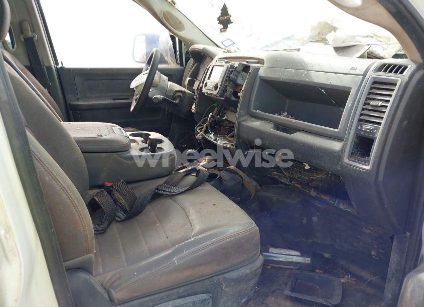 Photo 7 of 2014 Ram 3500 CHASSIS TRADESMAN/SLT/LARAMIE (VIN 3C7WRTCL7EG301829)