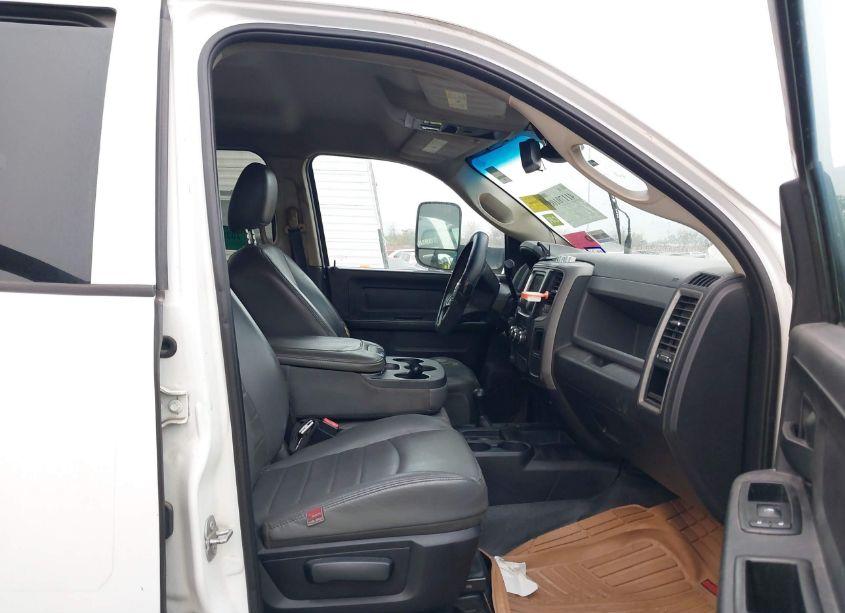 Photo 7 of 2016 Ram 3500 CHASSIS TRADESMAN/SLT/LARAMIE (VIN 3C7WRTCL7GG112732)