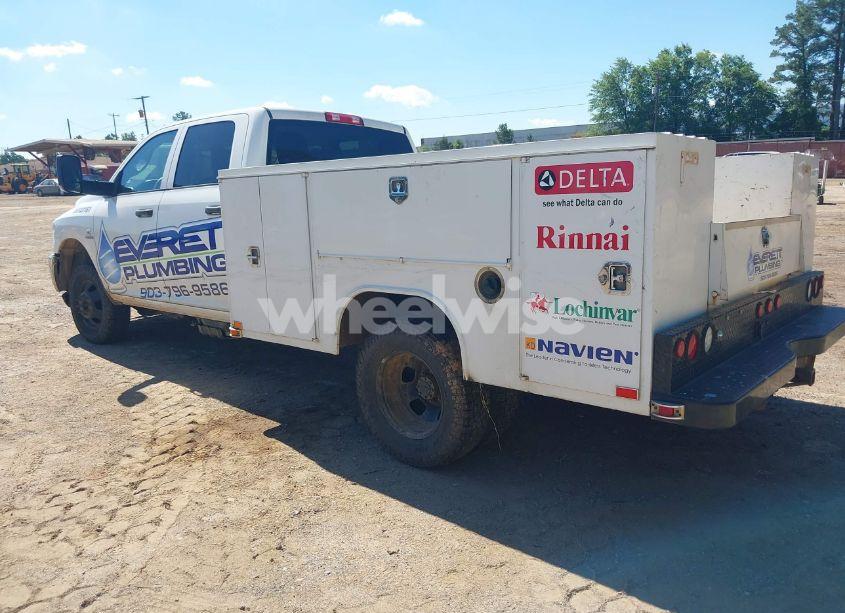 Photo 3 of 2018 Ram 3500 CHASSIS TRADESMAN/SLT/LARAMIE (VIN 3C7WRTCL8JG331643)