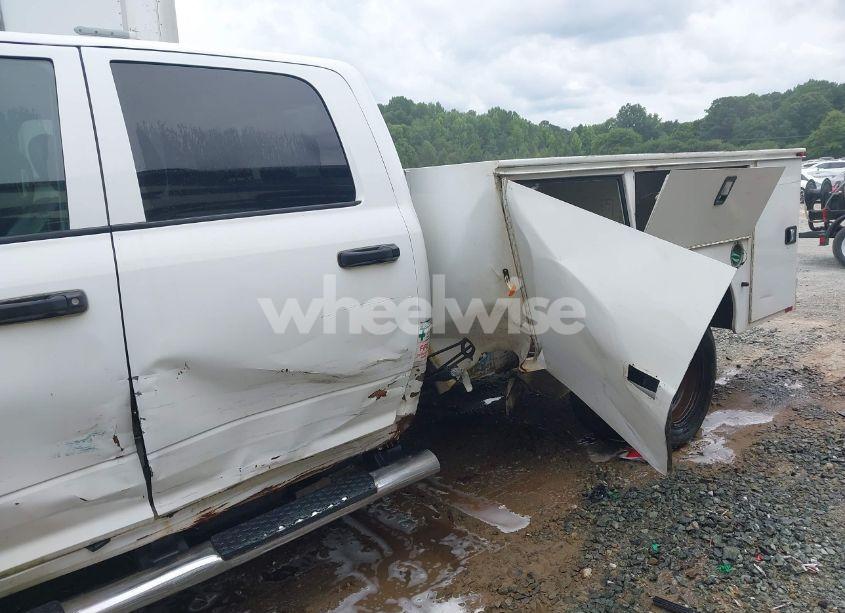 Photo 11 of 2016 Ram 3500 CHASSIS TRADESMAN/SLT/LARAMIE (VIN 3C7WRTCL9GG185665)