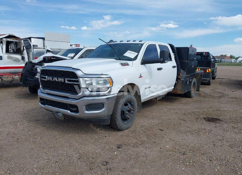 Photo 2 of 2021 Ram 3500 CHASSIS TRADESMAN/SLT/LARAMIE/LIMITED (VIN 3C7WRTCLXMG578120)
