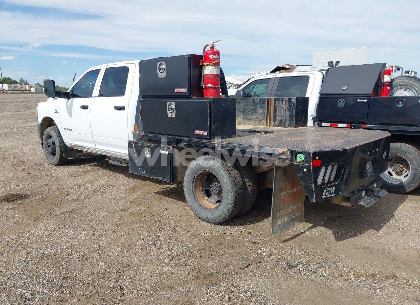 Photo 3 of 2021 Ram 3500 CHASSIS TRADESMAN/SLT/LARAMIE/LIMITED (VIN 3C7WRTCLXMG578120)
