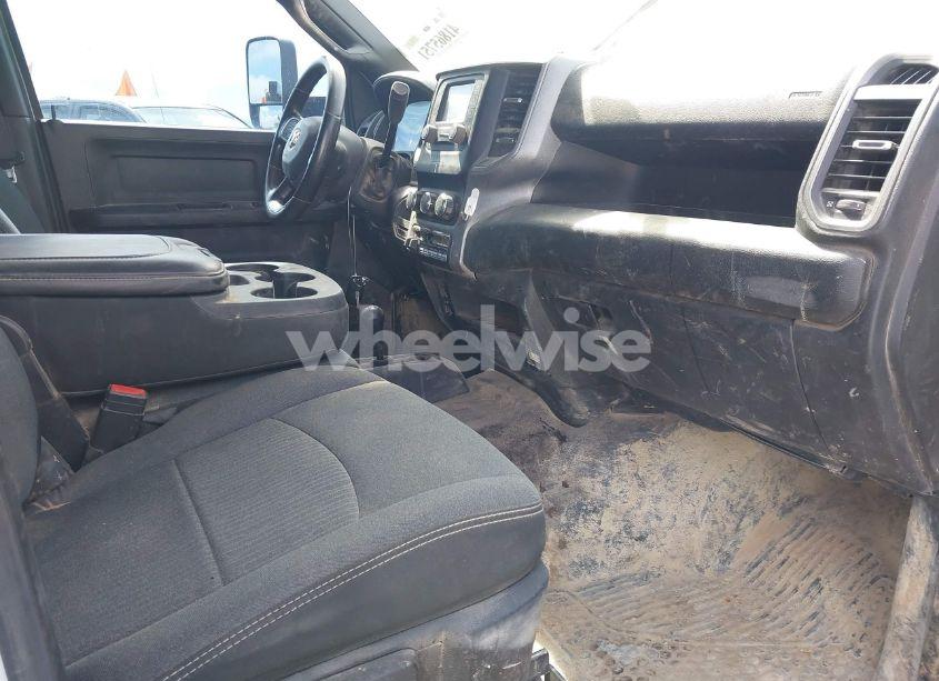 Photo 5 of 2021 Ram 3500 CHASSIS TRADESMAN/SLT/LARAMIE/LIMITED (VIN 3C7WRTCLXMG578120)