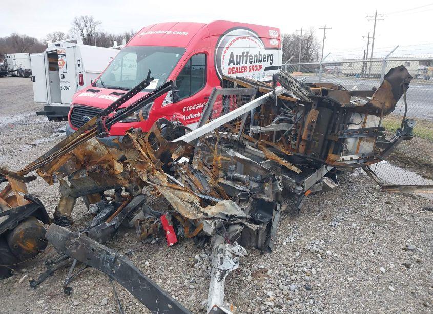 Photo 2 of 2022 Ram Promaster 3500 CUTAWAY LOW ROOF (VIN 3C7WRVLGXNE131573)