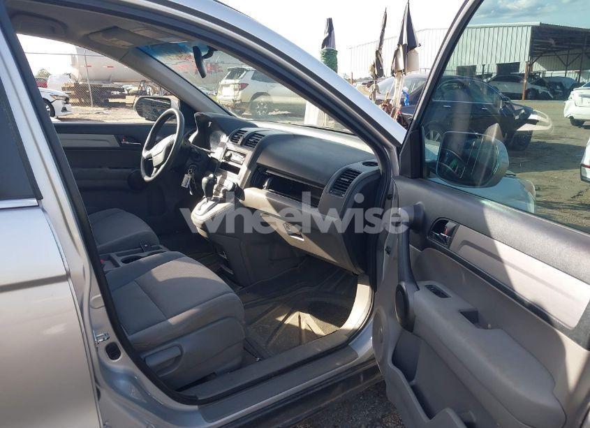 Photo 5 of 2010 Honda Cr-v LX (VIN 3CZRE3H31AG700173)