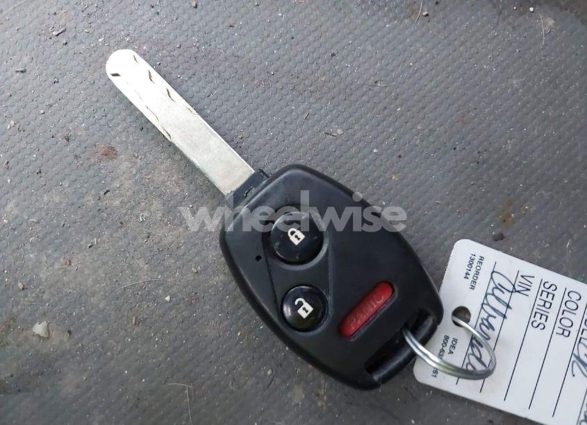 Photo 11 of 2010 Honda Cr-v LX (VIN 3CZRE3H38AG701885)