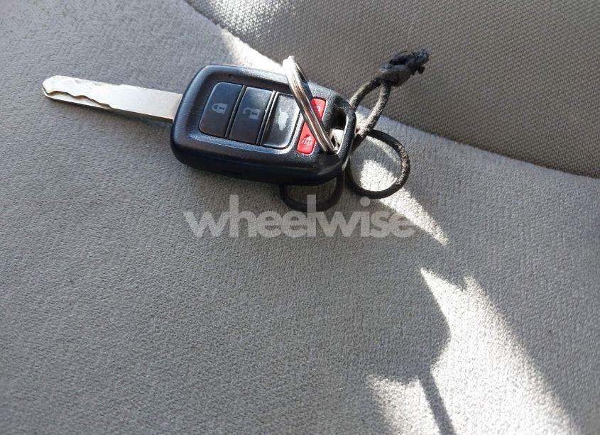 Photo 11 of 2015 Honda Cr-v LX (VIN 3CZRM3H30FG704256)