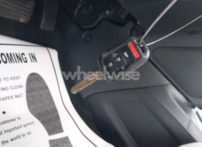 Photo 11 of 2015 Honda Cr-v LX (VIN 3CZRM3H35FG709999)