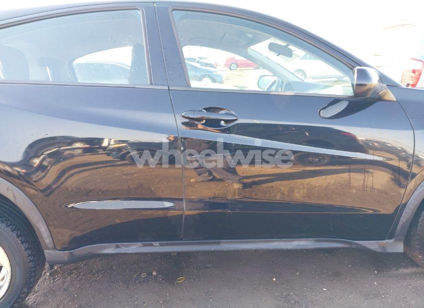 Photo 13 of 2018 Honda Hr-v LX (VIN 3CZRU5G33JM706221)