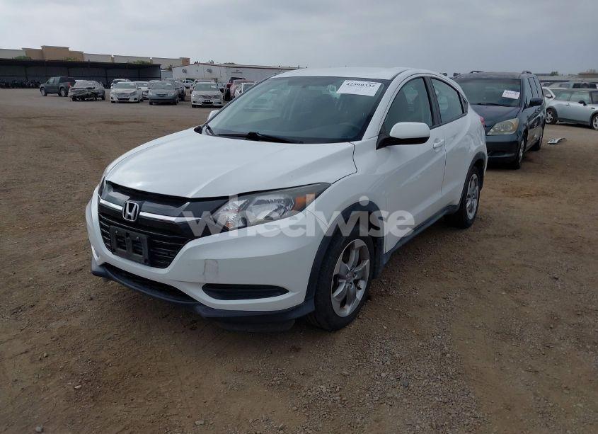 Photo 2 of 2017 Honda Hr-v LX (VIN 3CZRU5G39HM728525)