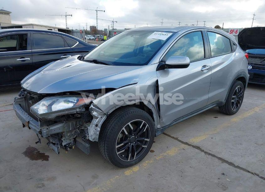 Photo 2 of 2017 Honda Hr-v LX (VIN 3CZRU5H30HG709570)