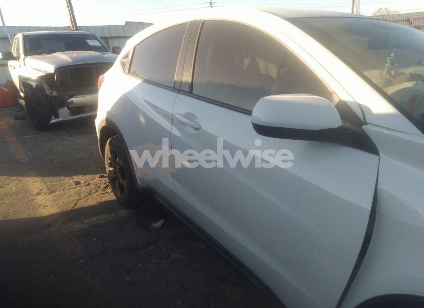 Photo 12 of 2017 Honda Hr-v LX (VIN 3CZRU5H32HM706560)