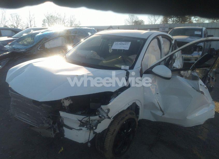 Photo 2 of 2017 Honda Hr-v LX (VIN 3CZRU5H32HM706560)