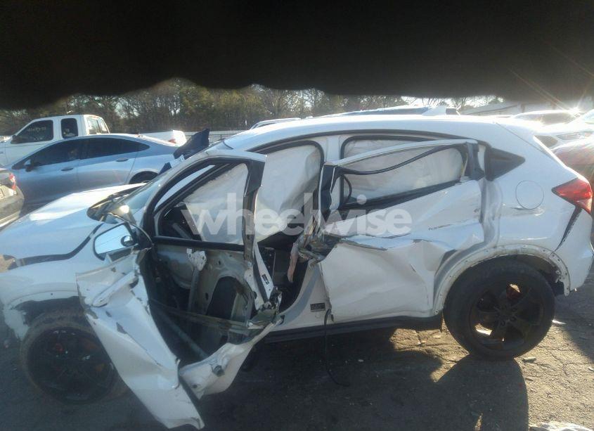 Photo 6 of 2017 Honda Hr-v LX (VIN 3CZRU5H32HM706560)