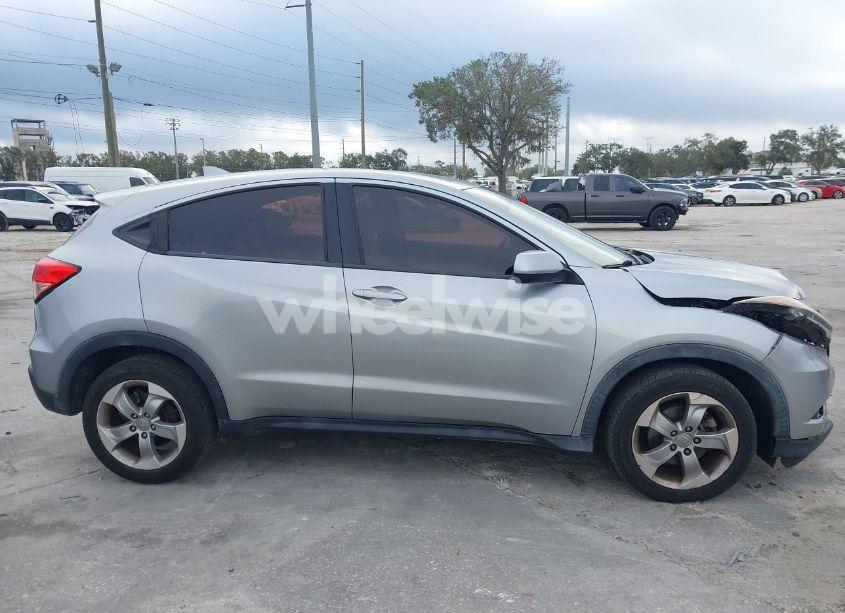 Photo 13 of 2018 Honda Hr-v LX (VIN 3CZRU5H32JM722067)