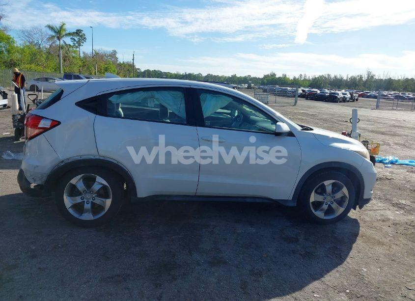 Photo 13 of 2018 Honda Hr-v LX (VIN 3CZRU5H32JM722330)