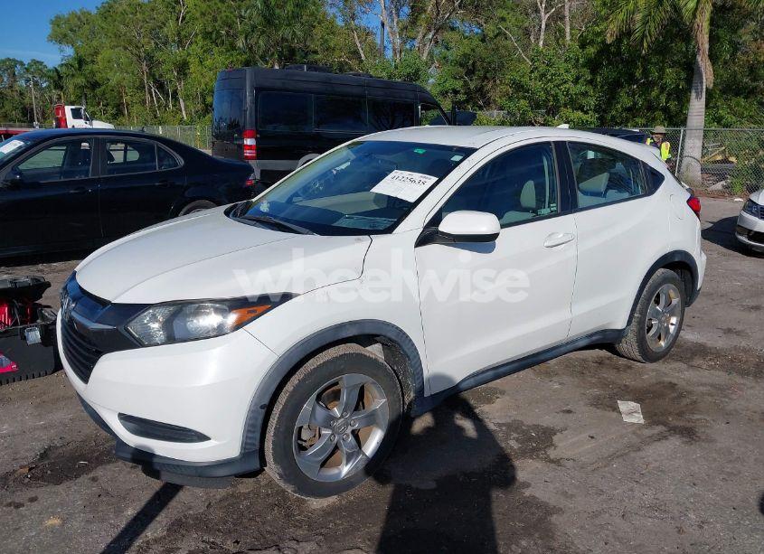 Photo 2 of 2018 Honda Hr-v LX (VIN 3CZRU5H32JM722330)