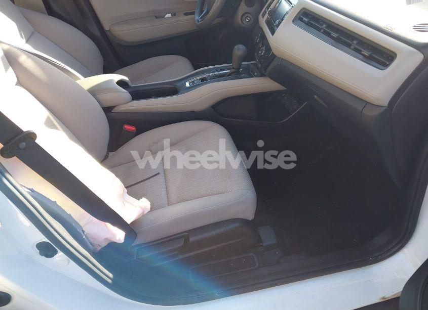 Photo 5 of 2018 Honda Hr-v LX (VIN 3CZRU5H32JM722330)