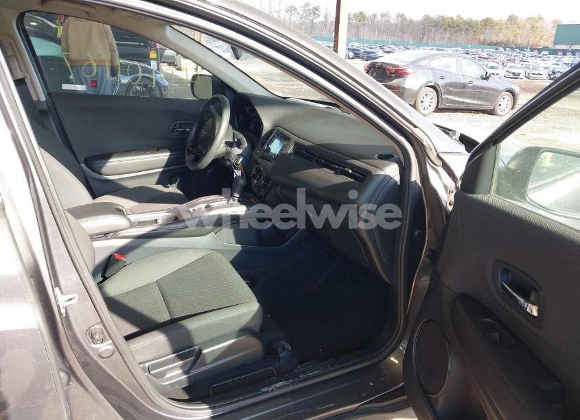 Photo 5 of 2019 Honda Hr-v LX (VIN 3CZRU5H33KG705052)